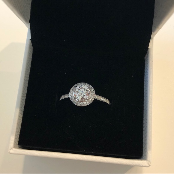 Swarovski Ring - Picture 1 of 1